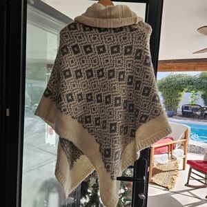 Merino wool poncho OS